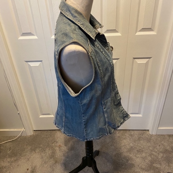 Women’s Chicos L Denim Vest - Picture 6 of 7